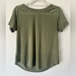 Athleta Lightweight Short Sleeve Tee – Army Green – Women’s Size M
